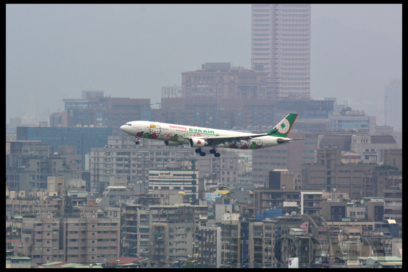 EVA_B-16332_BR189_HND_02.jpg