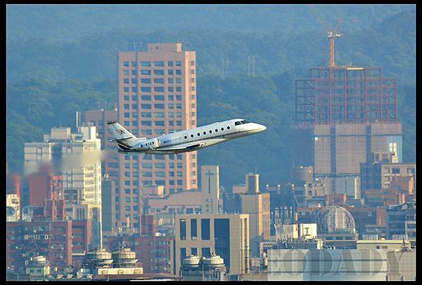 StarJet_B-8129_07.jpg