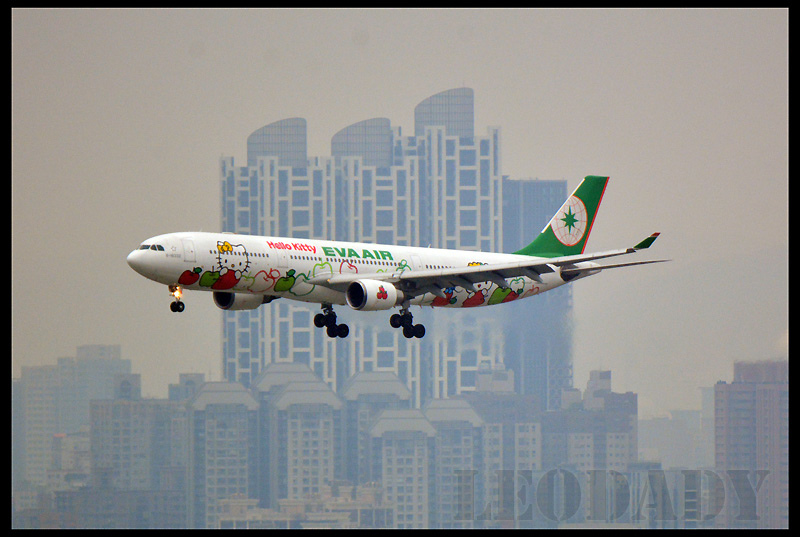 EVA_B-16332_BR191_HND.jpg