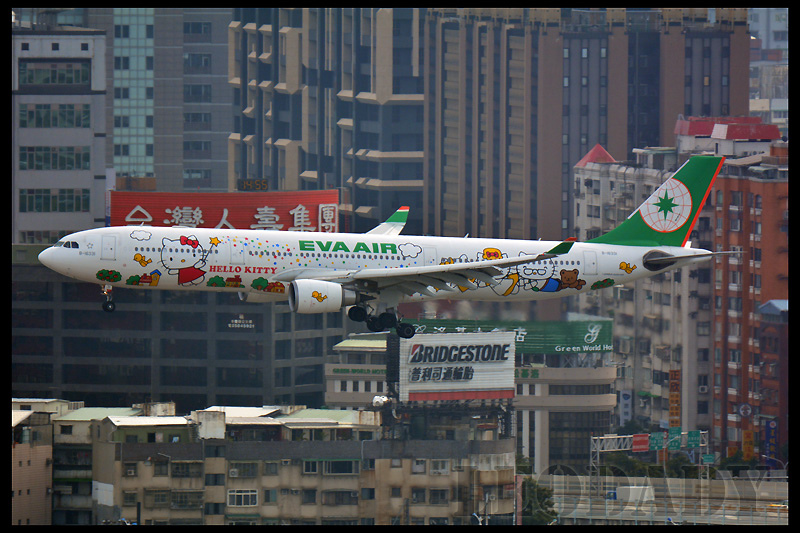 EVA_B-16331_BR191_HND_05.jpg