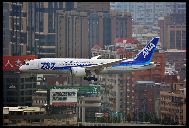 ANA_JA807A_NH853_HND_06.jpg