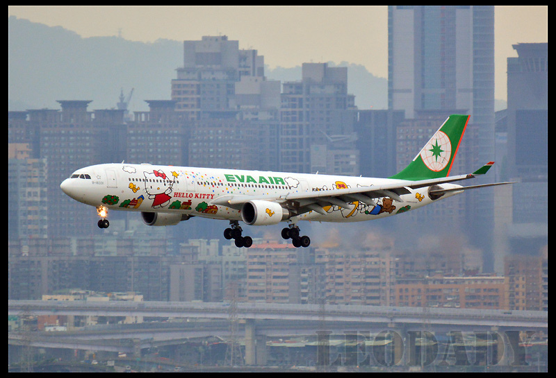 EVA_B-16331_BR191_HND_02.jpg