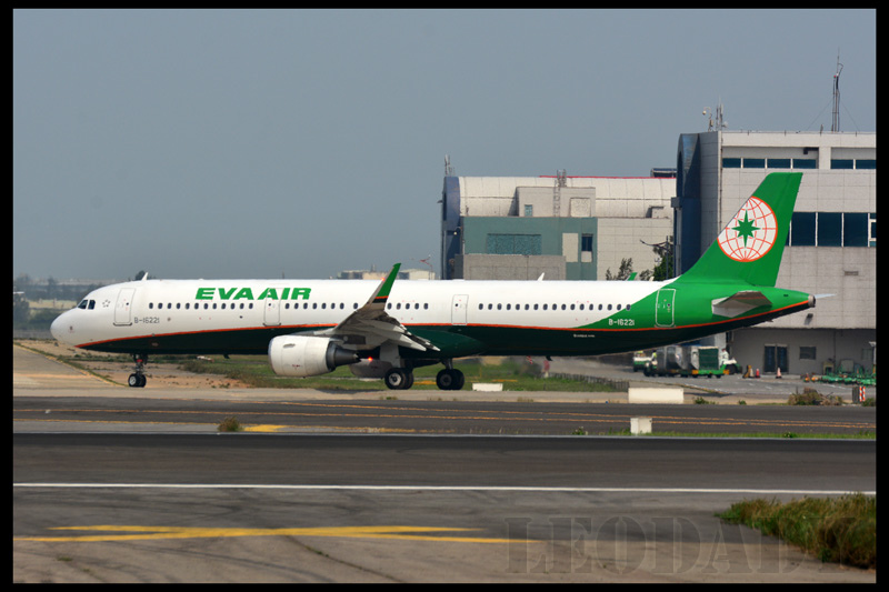 EVA_B-16221_BR227_KUL_01.jpg