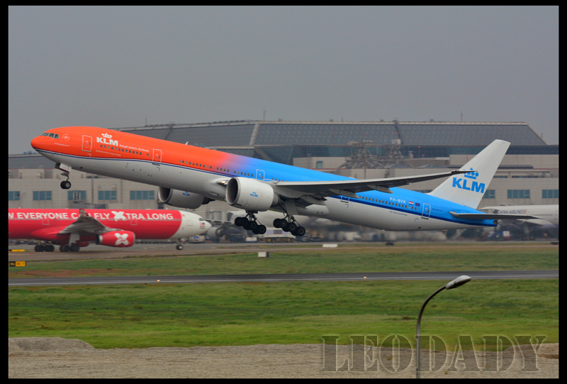 KLM_PH-BVA_KL807_MNL_07.jpg