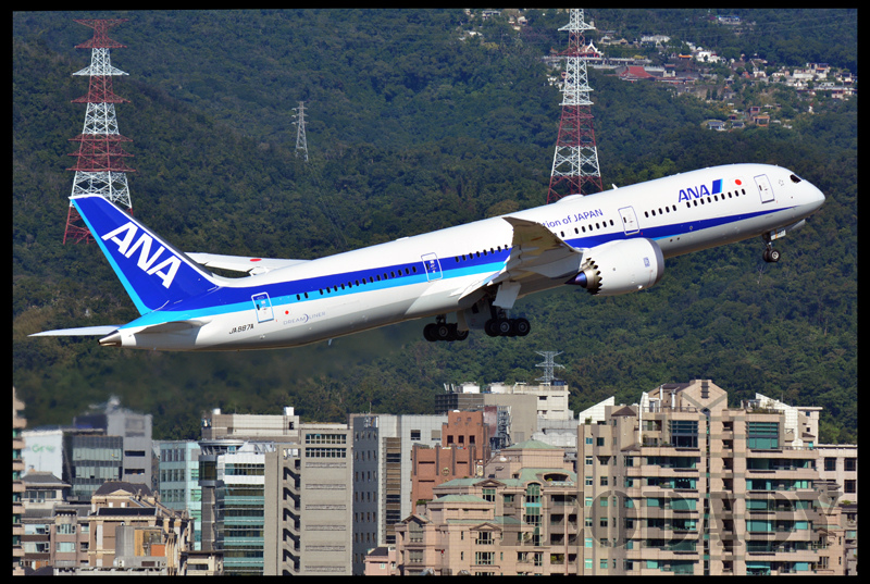 ANA_JA887A_NH852_HND_01.jpg