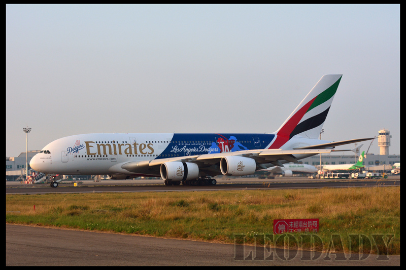 UAE_A6-EON_EK366_DXB_09.jpg