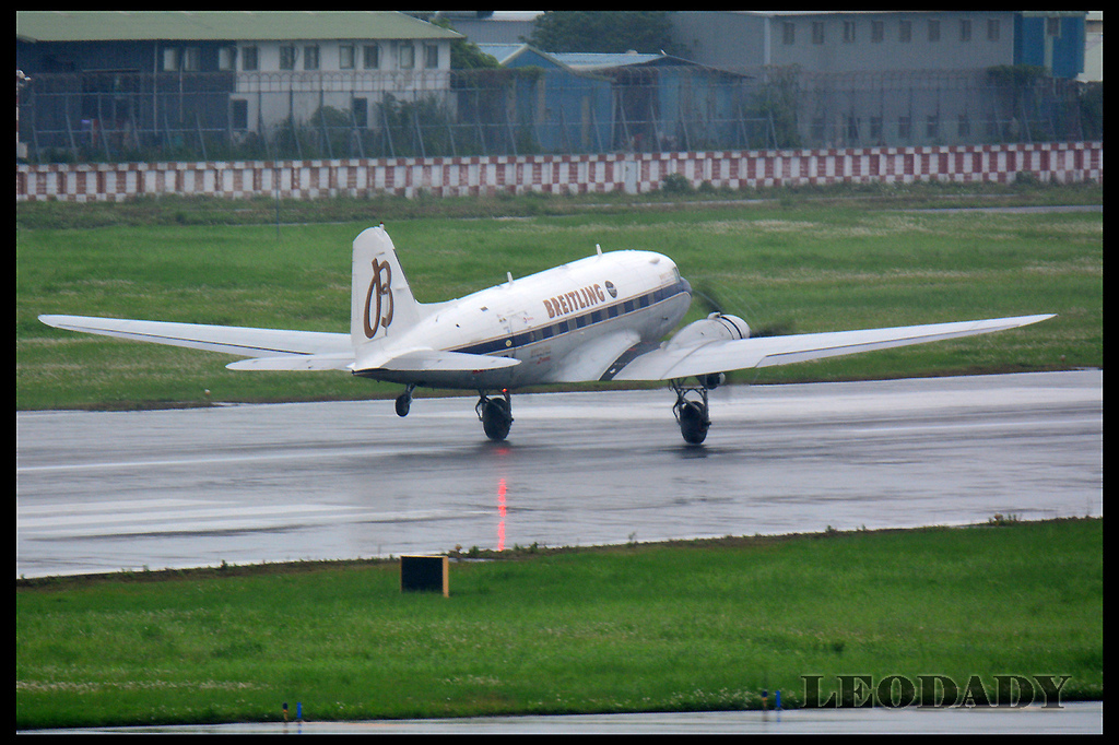 2017年 4月  百年靈 HB-IRJ DC-3 世界巡