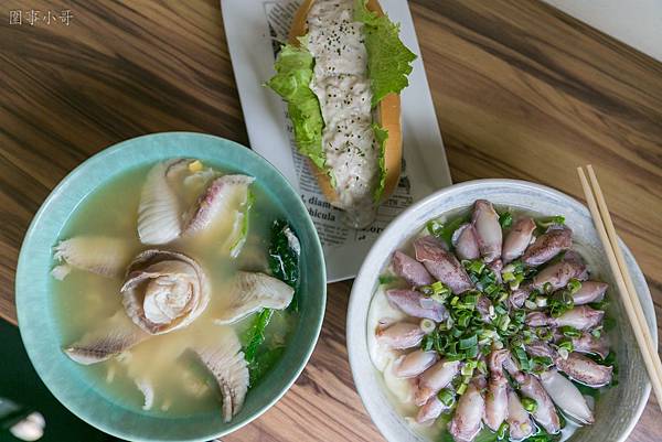 中壢青埔美食 早點上學 不只小卷鍋燒麵吸睛 鯛魚麵跟料多好吃的歐姆蛋還有特製鮪魚也不能錯過 圍事小哥的幸福相框