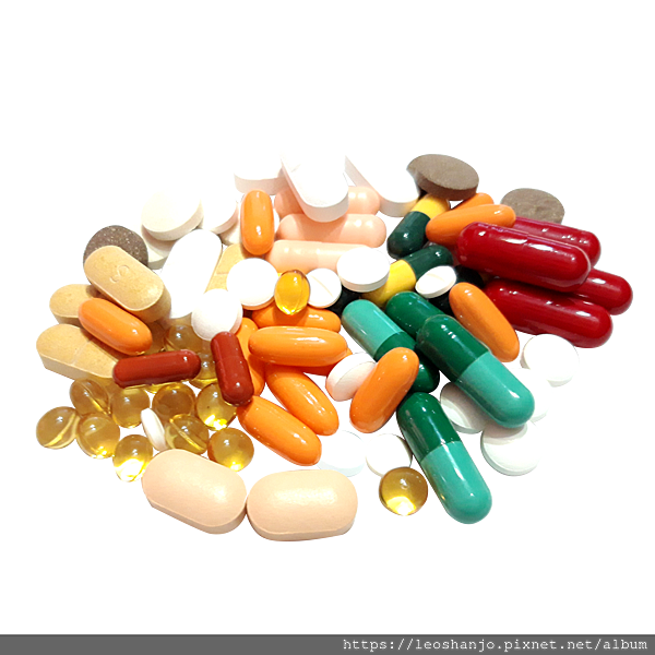 —Pngtree—colored pills capsules_1428469.png