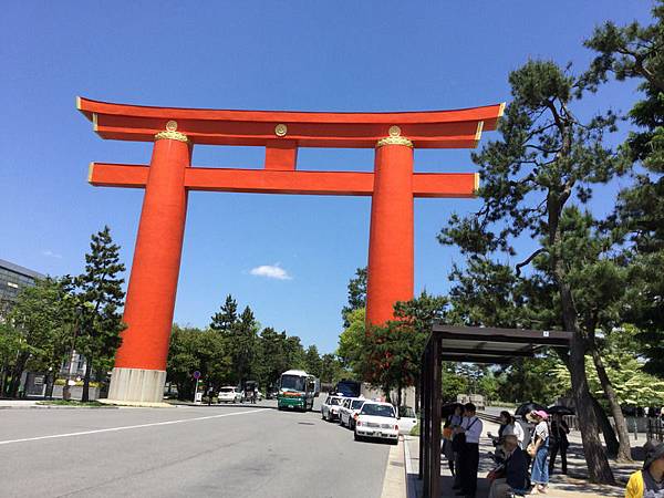 13-15平安神宮外的大鳥居.JPG