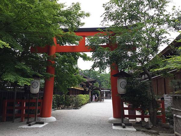 28-3通過此大鳥居 進入下鴨神社.JPG