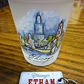 紀念品專區：Chicago小杯子，Ethan小吊飾