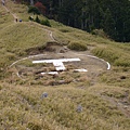 雪山的停機坪，距離主峰還很遠，所以政治人物不會來爬雪山