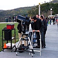 還有小型專業望遠鏡供人觀測
