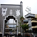 「好萊塢高地娛樂廣場」Hollywood & Highland Center，是一座複合式的商場  