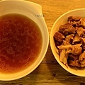 燉好的肉湯 copy