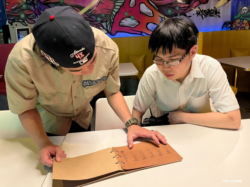 【食記】台中。西屯 主題鮮明的嘻哈餐酒館，雜揉了中西式與東南