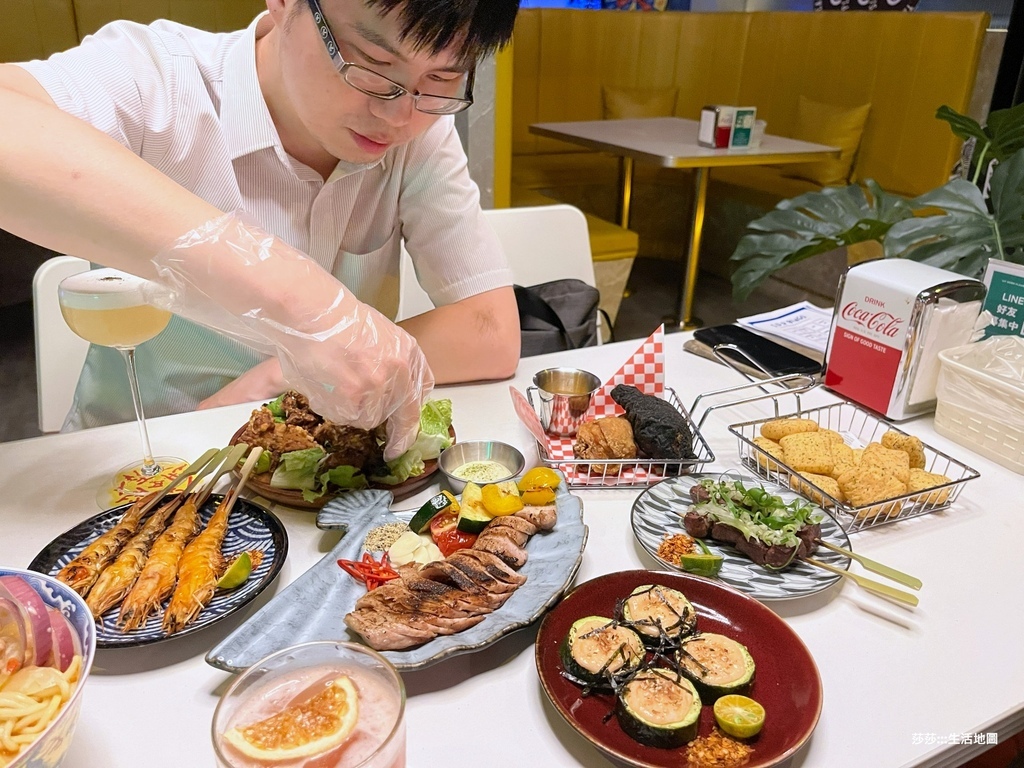 【食記】台中。西屯 主題鮮明的嘻哈餐酒館，雜揉了中西式與東南