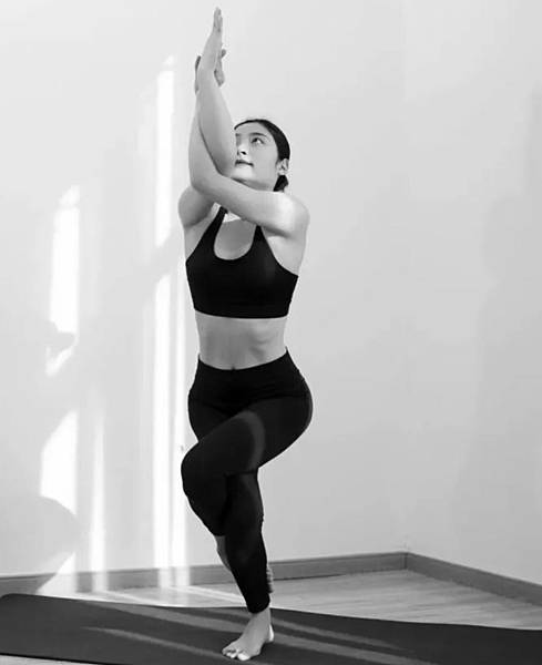 eagle pose.JPG eagle pose.JPG