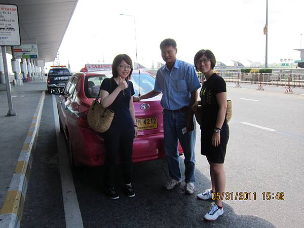 遇到曾到台灣打工的計程車司機!! 以後就是我們在泰國的人脈了!!!