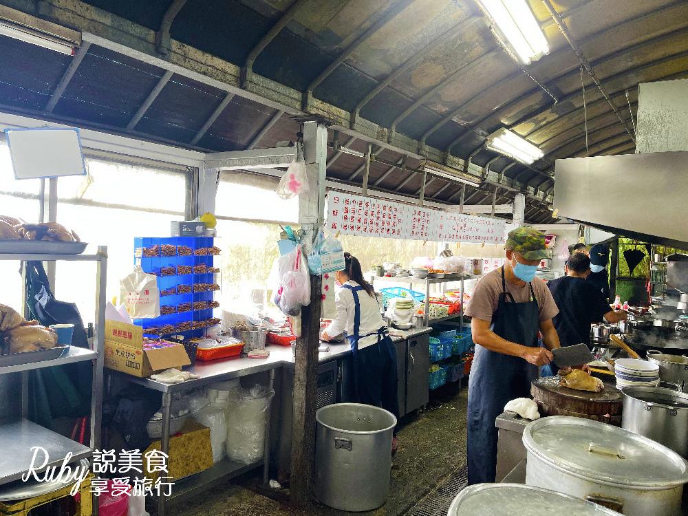 【陽明山美食】 竹子湖排隊人氣餐廳，必吃Q彈放山雞和新鮮野菜