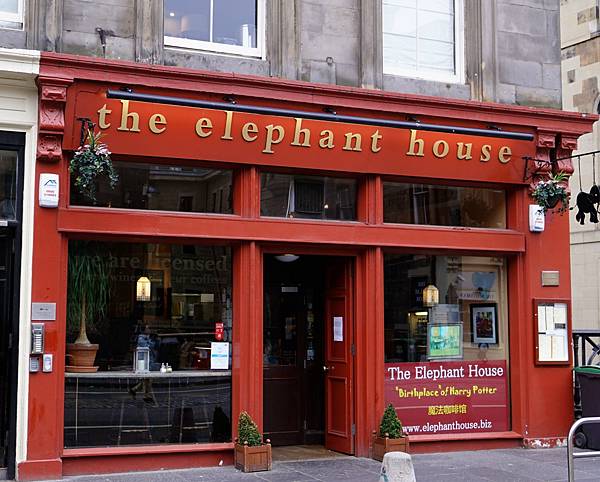 the-elephant-house.jpg the-elephant-house.jpg