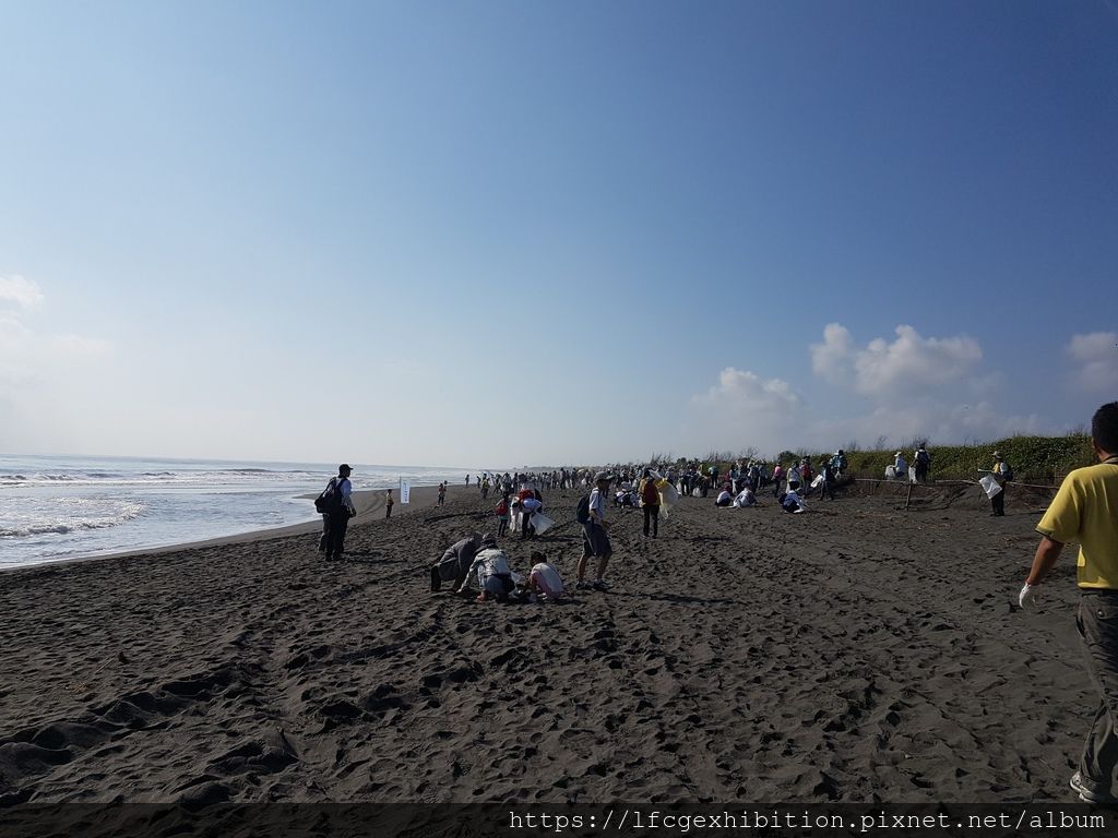 1050924_交通部觀光局東北角暨宜蘭海岸國家風景區管理處、壯圍鄉公所、宜蘭縣政府、福智佛教基金會與本處於公館海灘辦理「2016世界淨灘日-清淨家園共同淨灘活動」_03.jpg