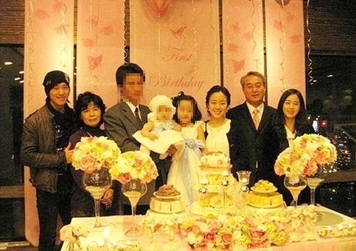 2010金泰熙家族照.jpg 2010金泰熙家族照.jpg