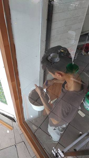 【台中油漆工程行】宇橙專業的台中油漆粉刷師傅，餐廳門面整個煥然一新！