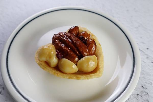 台中中秋禮盒推薦→鴻鼎菓子，純天然又鬆又酥的超好吃曲奇餅！中秋送月餅禮盒已經過時，推薦度不高拉！