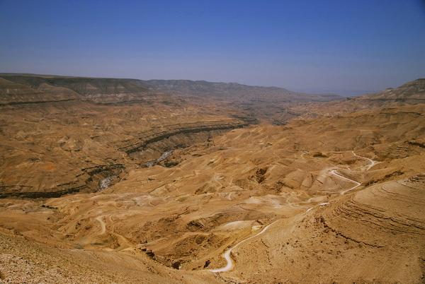 King's Highway途中一景: 眺望Wadi Mujib