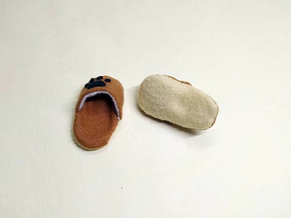不織布 - 迷你室內拖鞋 + 教學 不織布 - 迷你室內拖鞋 + 教學
