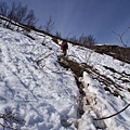 Tjeldbergtind步道一片延伸到山頭的雪