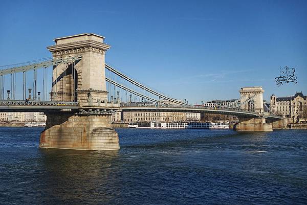 Chain bridge 塞切尼鏈橋