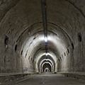 夜間炫彩隧道