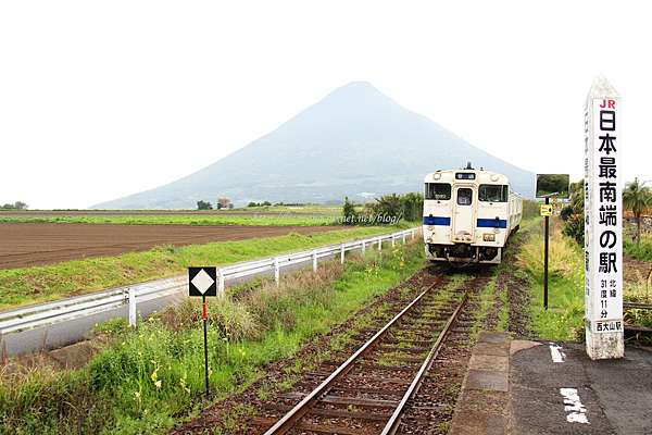 九州 Jr日本最南端車站西大山 傳遞幸福訊息的黃色郵筒 摩那卡的日本玩樂手札 痞客邦