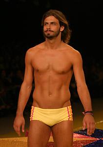 henri_castelli_runway_07.jpg