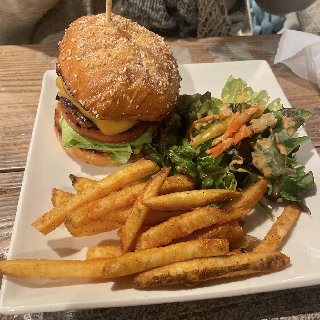 【餵食日誌—沖繩美國村】美國村吃漢堡@Brual