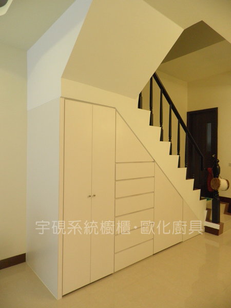 9.梯下置物櫃工後.jpg 9.梯下置物櫃工後.jpg
