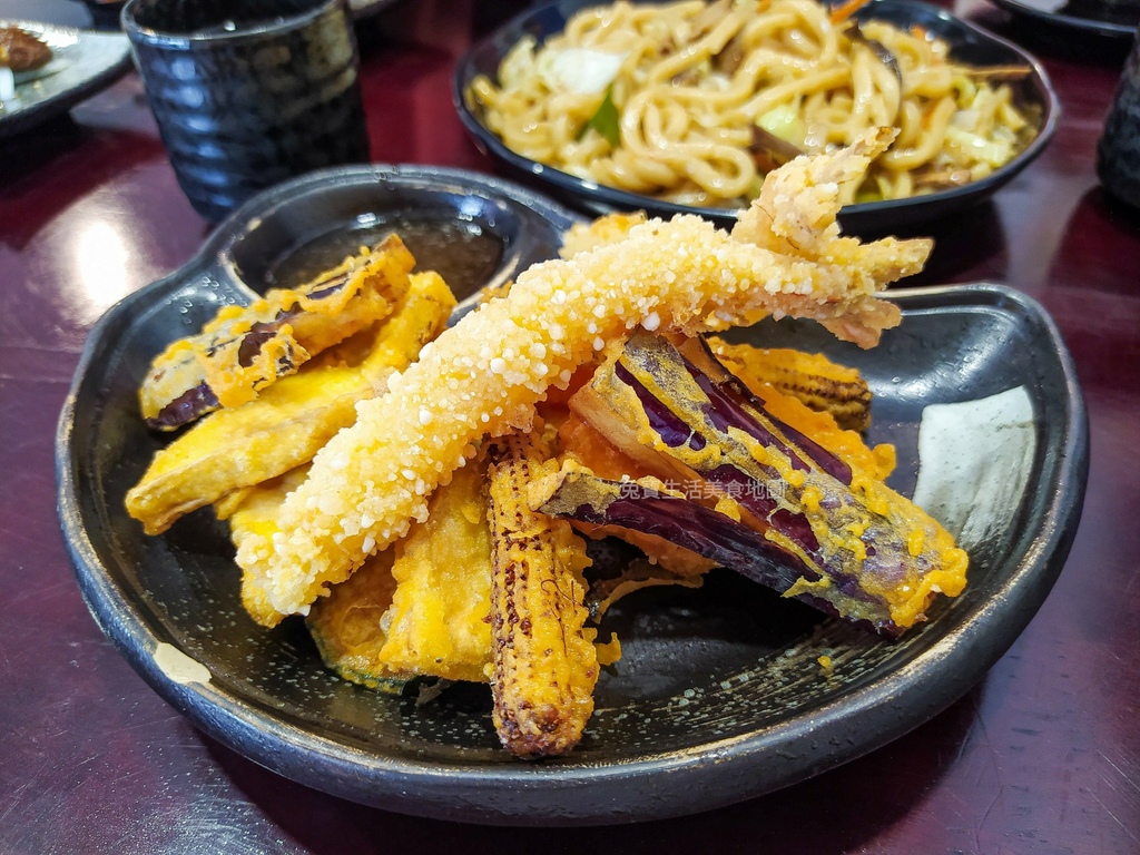 津賀家食堂 桃園美食 平價日式料理 生魚片 唐揚雞 串烤 炸物 (12).jpg