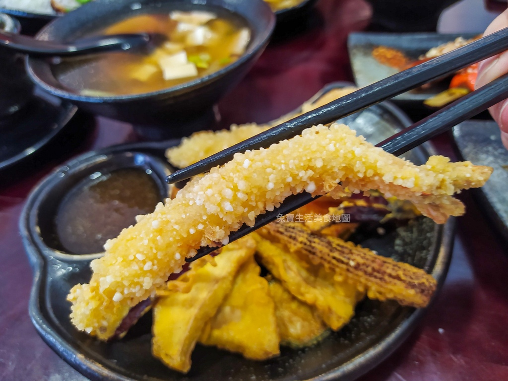 津賀家食堂 桃園美食 平價日式料理 生魚片 唐揚雞 串烤 炸物 (34).jpg