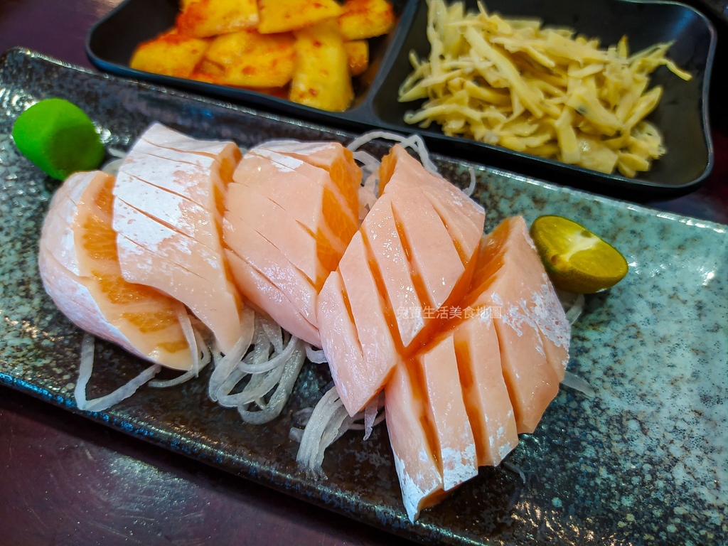 津賀家食堂 桃園美食 平價日式料理 生魚片 唐揚雞 串烤 炸物 (17).jpg