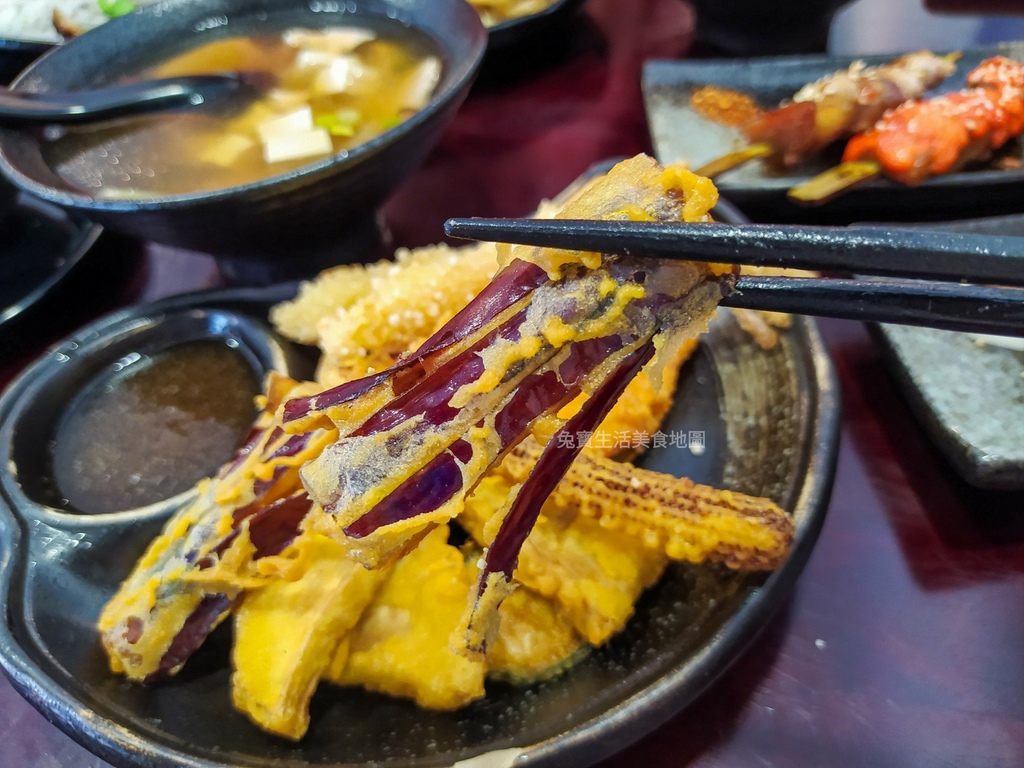 津賀家食堂 桃園美食 平價日式料理 生魚片 唐揚雞 串烤 炸物 (35).jpg