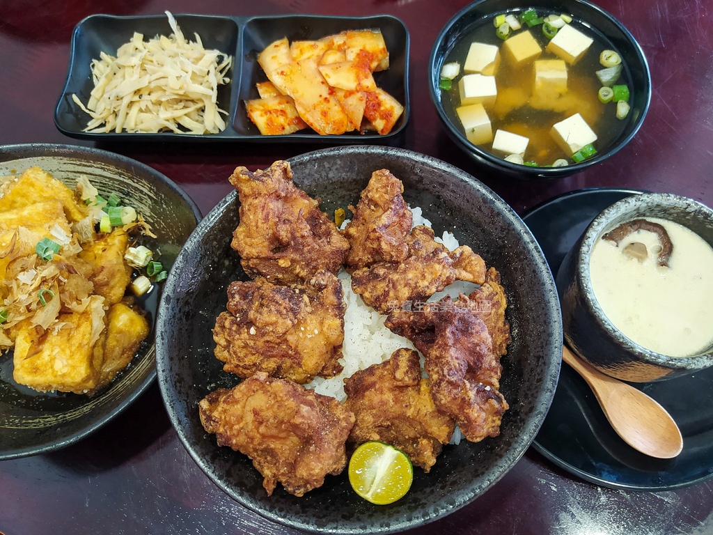 津賀家食堂 桃園美食 平價日式料理 生魚片 唐揚雞 串烤 炸物 (13).jpg