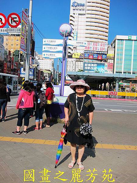 四界七淘趴趴走-遊高雄-搭捷捷運看小鴨(日)-20130919 (3).jpg