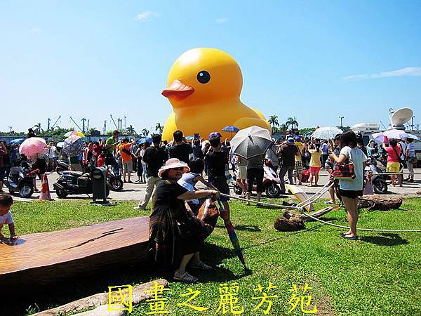 四界七淘趴趴走-遊高雄-搭捷捷運看小鴨(日)-20130919 (100).jpg