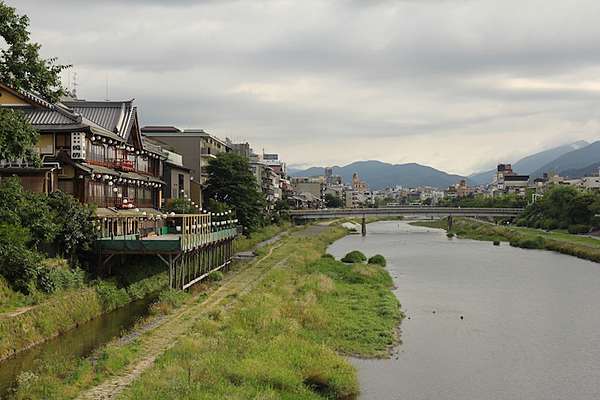 京都。散步--鴨川。五条大橋。牛若丸@ 25度c的空白:: 痞客邦::