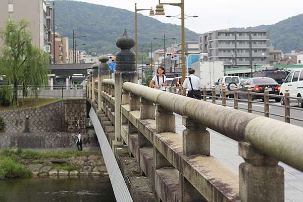 京都。散步--鴨川。五条大橋。牛若丸@ 25度c的空白:: 痞客邦::