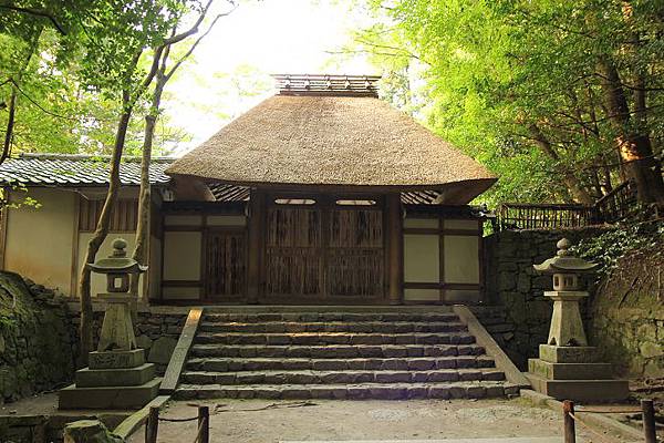 法然寺古樸大門