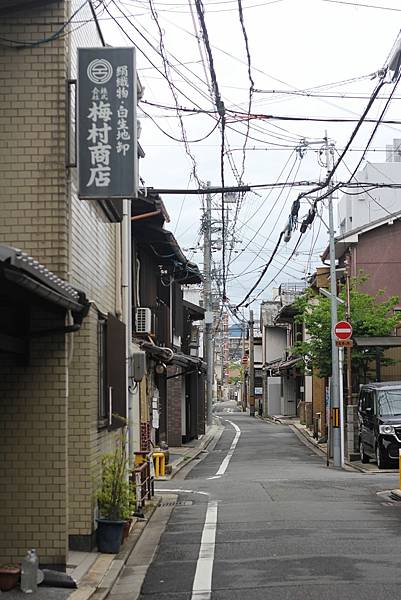 京都心靈散步-京都早晨。從四条烏丸往神泉苑。人情喫茶チロル